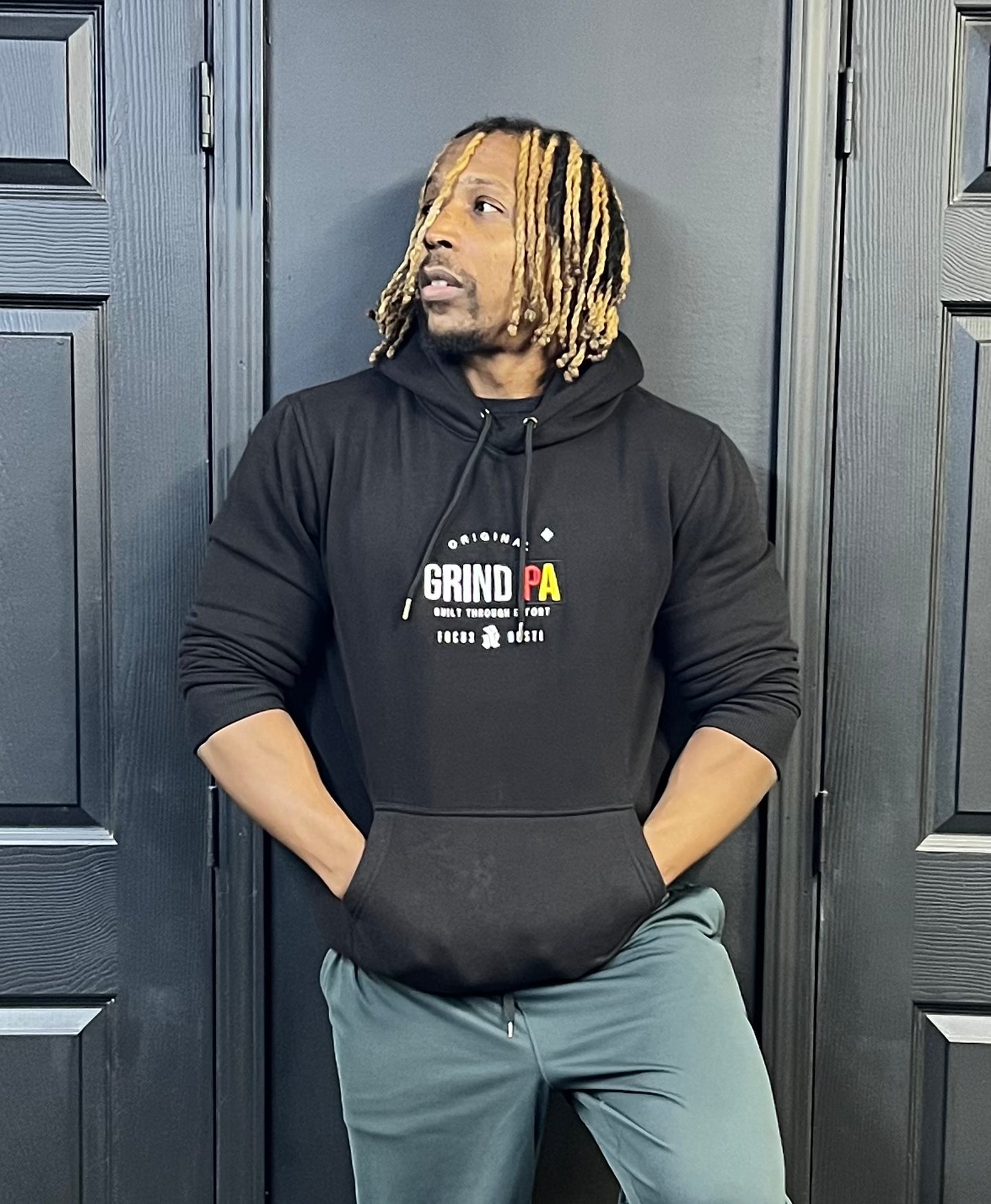 BLACK PULLOVER HOODIES